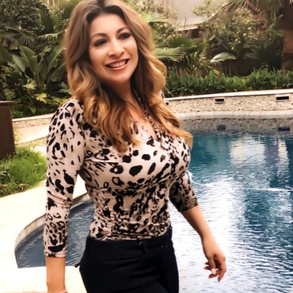 VINCE CAMUTO ANIMAL PRINT TOP
